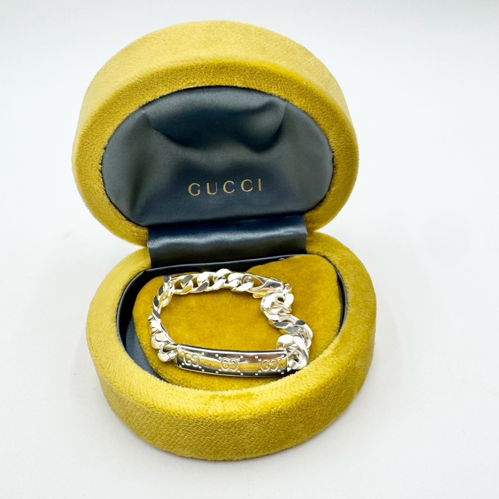 SOLD Gucci Signature GG bracelet - 17